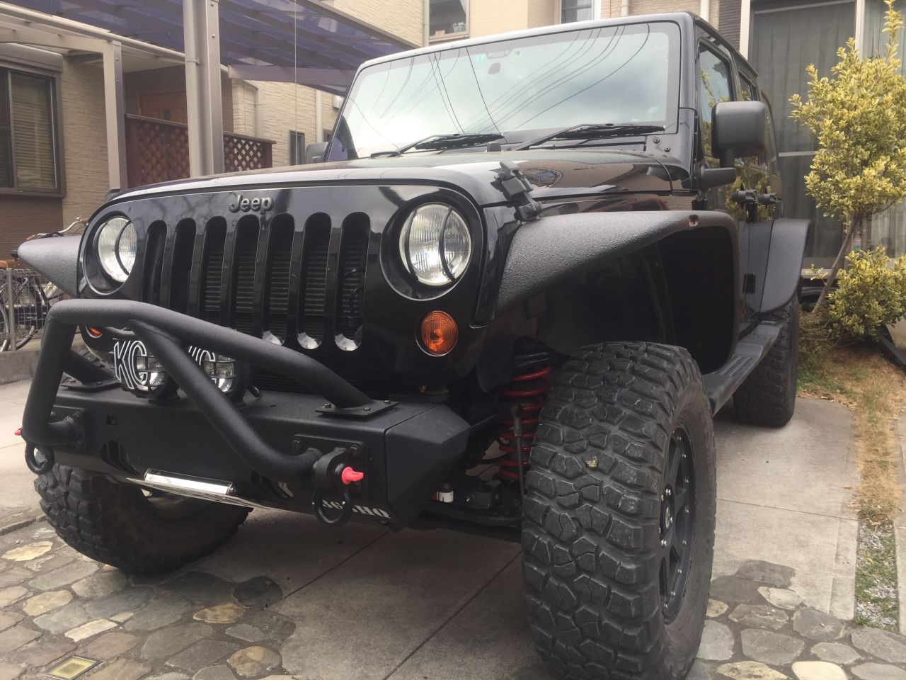 JEEP JKラングラー 人気の『フラットフェンダー』をLINE-Xでカスタム